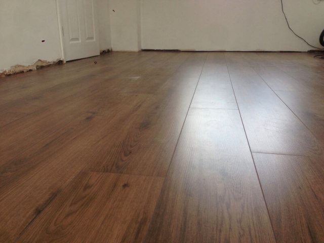 Advanced 8mm laminate millennium oak brown installed in a living room